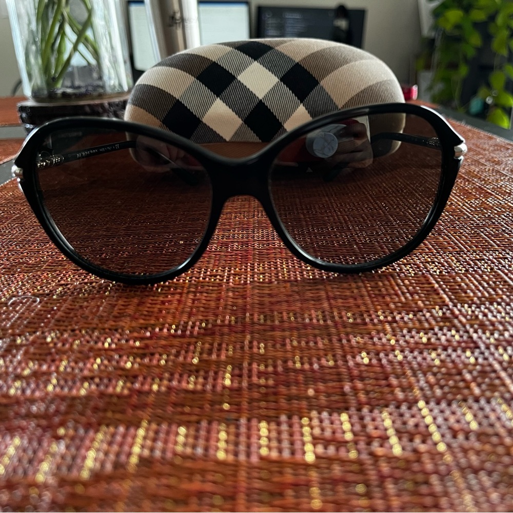 EUC Authentic Burberry Black Gradient B-4124